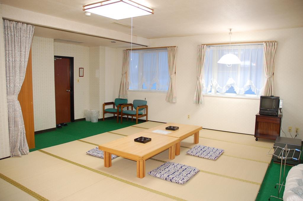 Hotel New Bernina Nagano Kamer foto