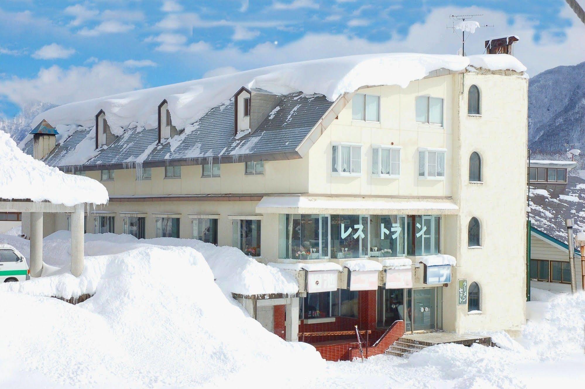 Hotel New Bernina Nagano Buitenkant foto